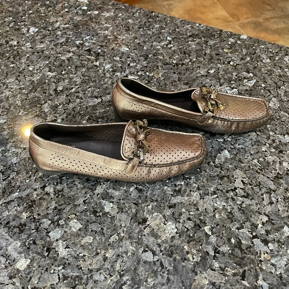 Stuart Weitzman Perforated Pewter/Bronze Leather Loafers/Flats Size 7